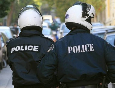 Αμφιλοχία: Η αστυνομία βρήκε οπλοστάσιο σε σπίτι